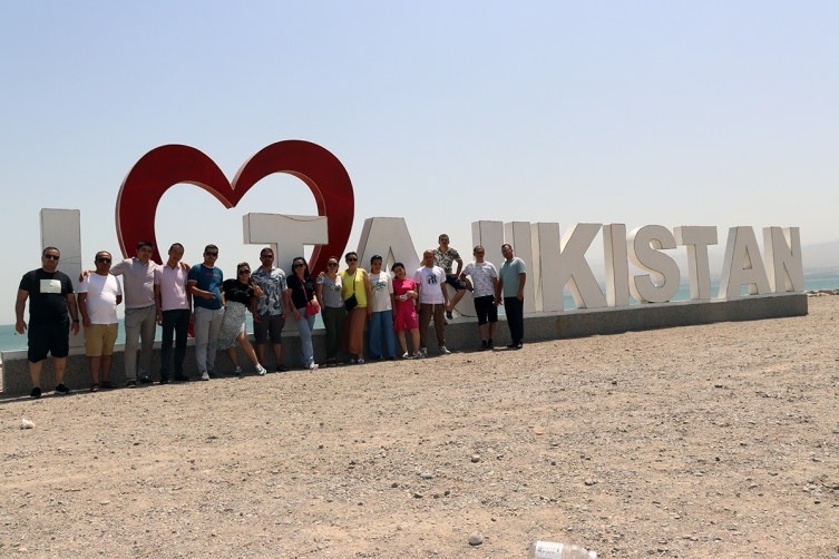 Для сотрудников компании организованы туры в Таджикистан